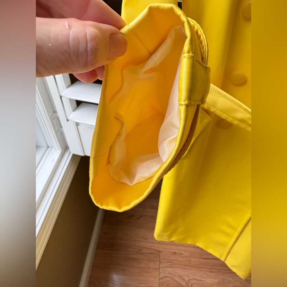 Cole Haan Women's Vibrant Yellow Trench Coat. Look 👀 at the is beautiful trench! - Picture 5 of 14